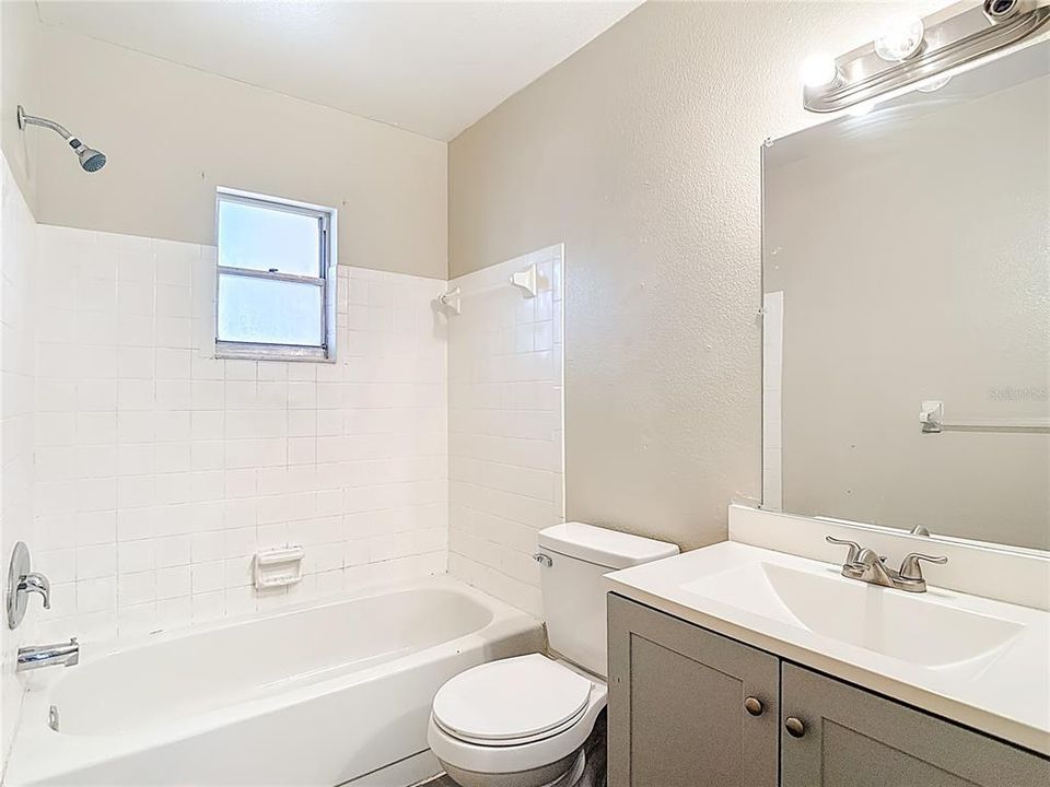 Activo con contrato: $349,900 (4 camas, 0 baños, 1690 Pies cuadrados)