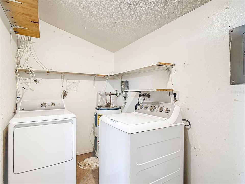 Activo con contrato: $349,900 (4 camas, 0 baños, 1690 Pies cuadrados)