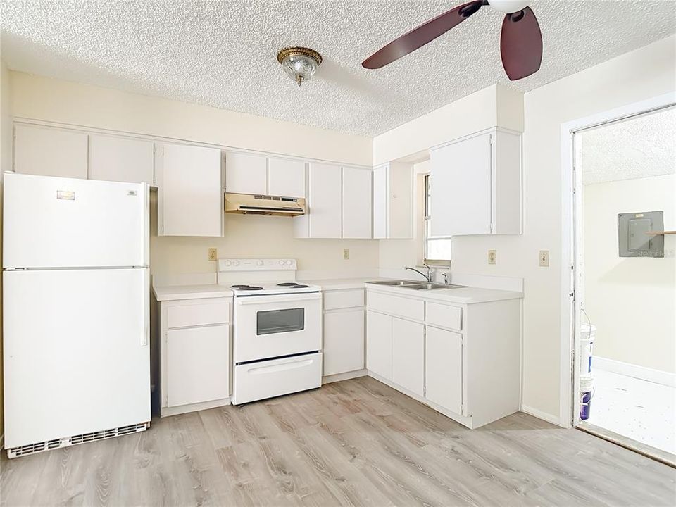 Activo con contrato: $349,900 (4 camas, 0 baños, 1690 Pies cuadrados)