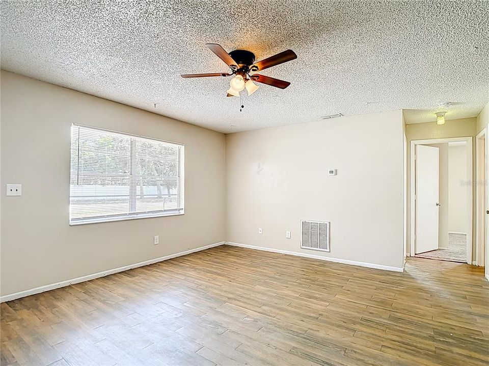 Activo con contrato: $349,900 (4 camas, 0 baños, 1690 Pies cuadrados)