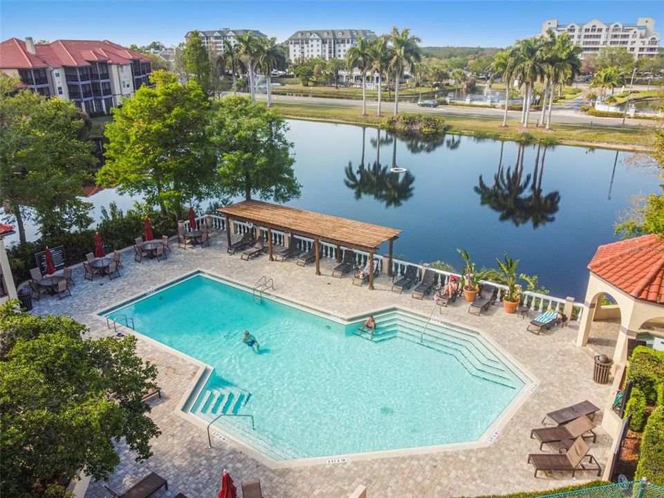 Active With Contract: $232,000 (2 beds, 2 baths, 984 Square Feet)