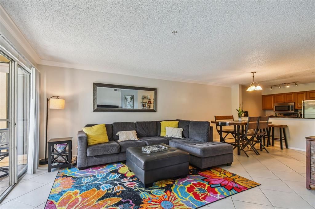 Active With Contract: $232,000 (2 beds, 2 baths, 984 Square Feet)