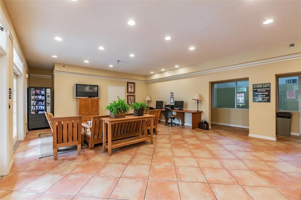 Active With Contract: $232,000 (2 beds, 2 baths, 984 Square Feet)