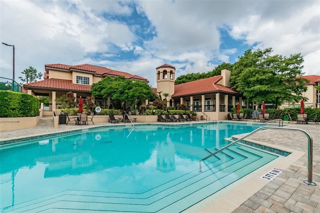 Active With Contract: $232,000 (2 beds, 2 baths, 984 Square Feet)