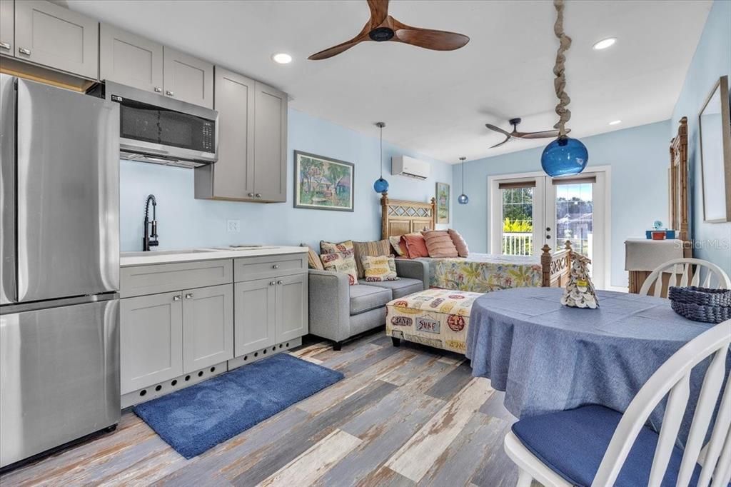 На продажу: $1,100,000 (4 спален, 4 ванн, 2402 Квадратных фут)