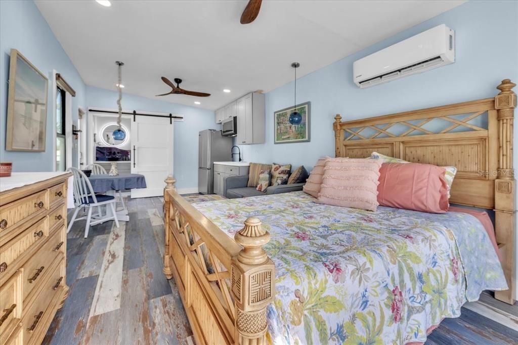 На продажу: $1,100,000 (4 спален, 4 ванн, 2402 Квадратных фут)