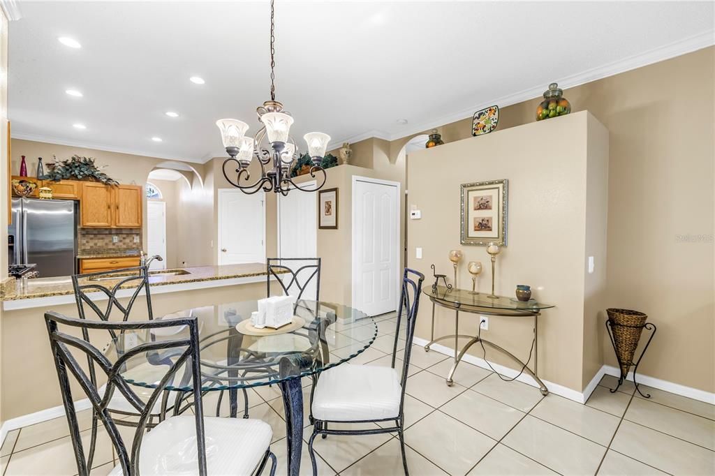 合同活跃: $370,000 (4 贝兹, 2 浴室, 1808 平方英尺)