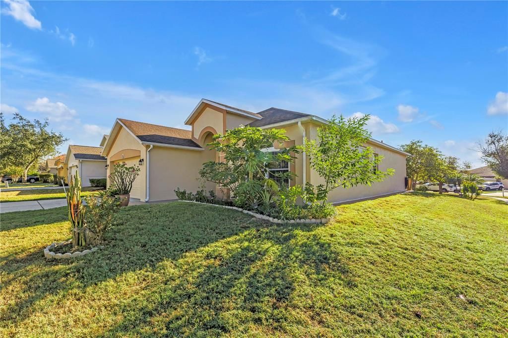 合同活跃: $370,000 (4 贝兹, 2 浴室, 1808 平方英尺)