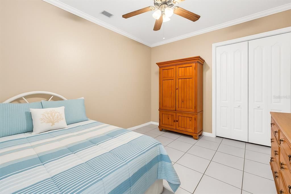 合同活跃: $370,000 (4 贝兹, 2 浴室, 1808 平方英尺)