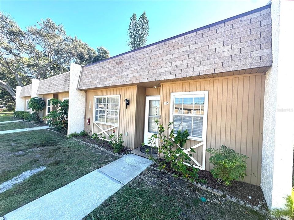 待售: $185,000 (2 贝兹, 2 浴室, 963 平方英尺)