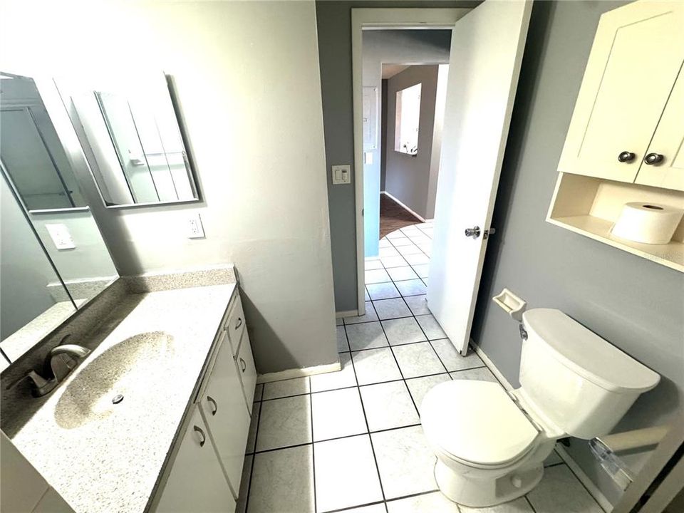 待售: $185,000 (2 贝兹, 2 浴室, 963 平方英尺)