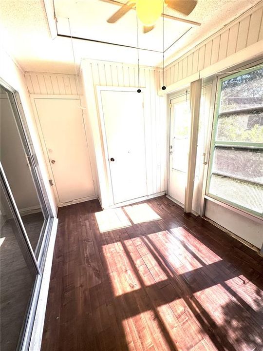 待售: $185,000 (2 贝兹, 2 浴室, 963 平方英尺)