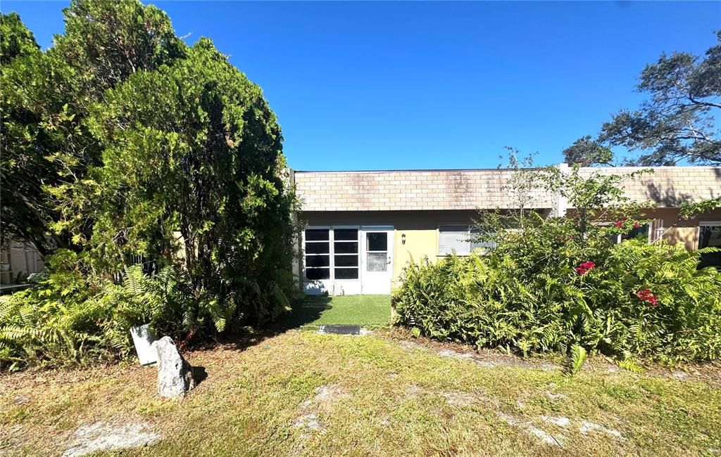 待售: $185,000 (2 贝兹, 2 浴室, 963 平方英尺)