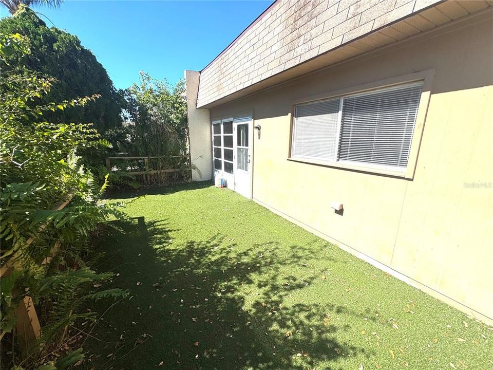 待售: $185,000 (2 贝兹, 2 浴室, 963 平方英尺)