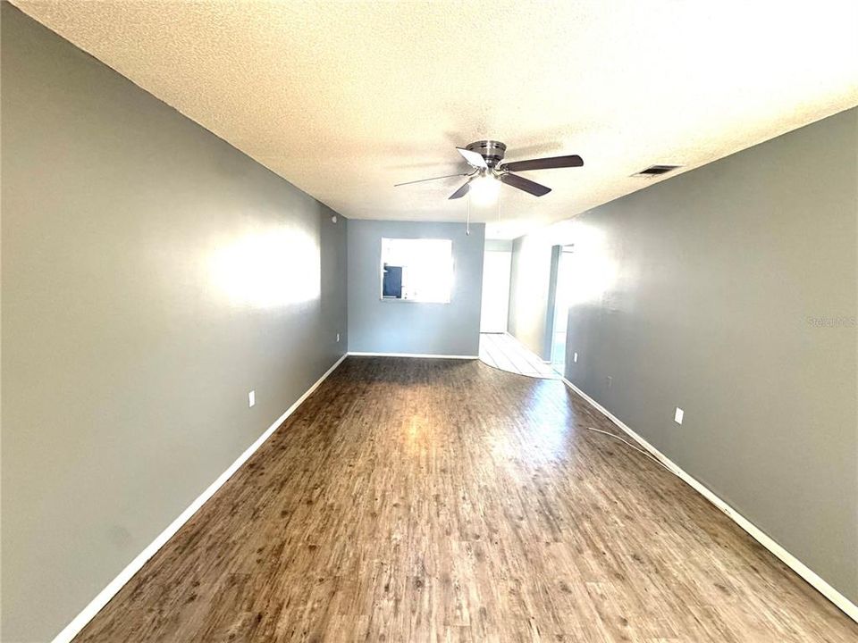 待售: $185,000 (2 贝兹, 2 浴室, 963 平方英尺)