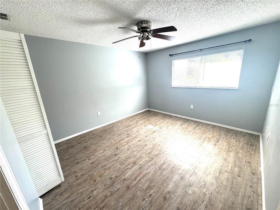 待售: $185,000 (2 贝兹, 2 浴室, 963 平方英尺)