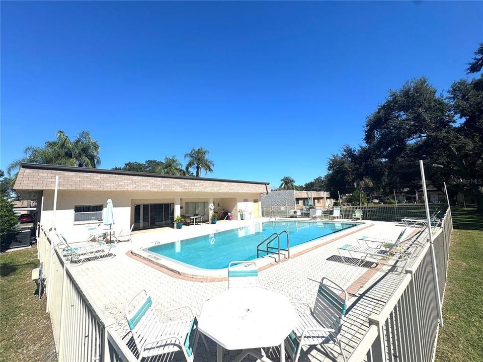 待售: $185,000 (2 贝兹, 2 浴室, 963 平方英尺)