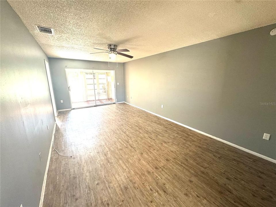 待售: $185,000 (2 贝兹, 2 浴室, 963 平方英尺)