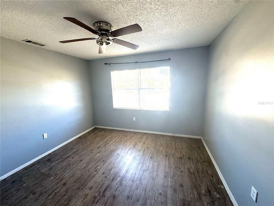 待售: $185,000 (2 贝兹, 2 浴室, 963 平方英尺)