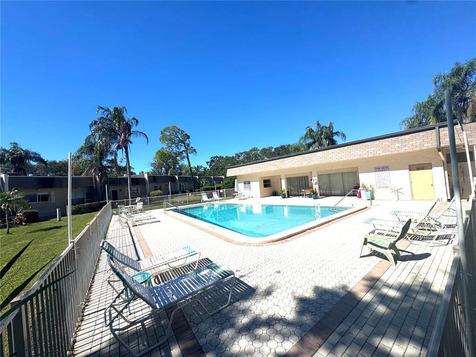 待售: $185,000 (2 贝兹, 2 浴室, 963 平方英尺)