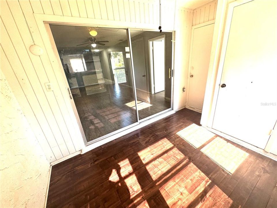 待售: $185,000 (2 贝兹, 2 浴室, 963 平方英尺)