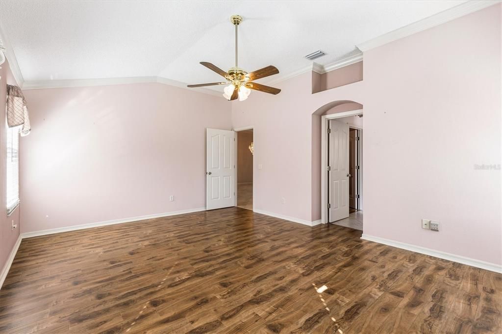 For Sale: $424,900 (3 beds, 2 baths, 2044 Square Feet)