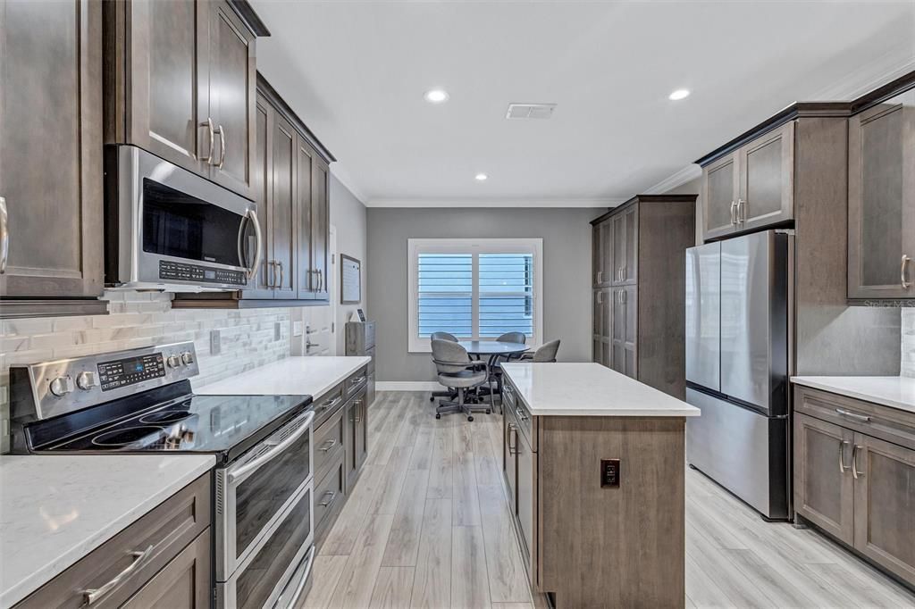 合同活跃: $575,000 (3 贝兹, 2 浴室, 2180 平方英尺)