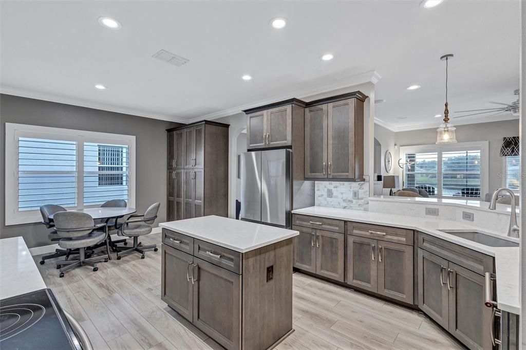 合同活跃: $575,000 (3 贝兹, 2 浴室, 2180 平方英尺)