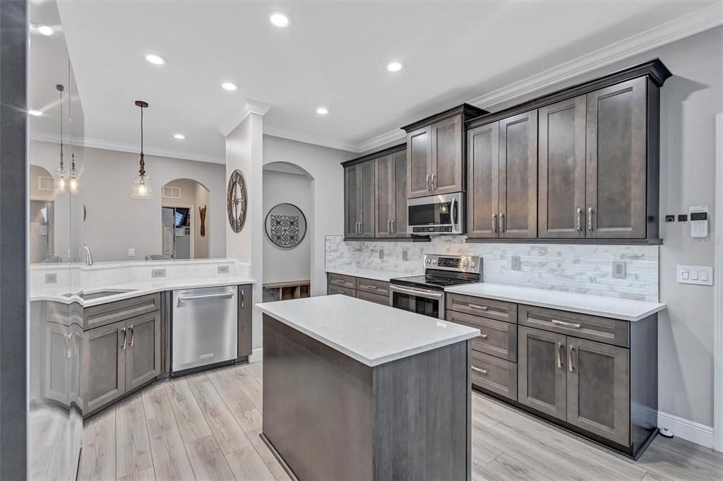 合同活跃: $575,000 (3 贝兹, 2 浴室, 2180 平方英尺)