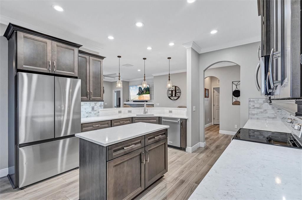 合同活跃: $575,000 (3 贝兹, 2 浴室, 2180 平方英尺)