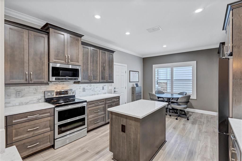 合同活跃: $575,000 (3 贝兹, 2 浴室, 2180 平方英尺)