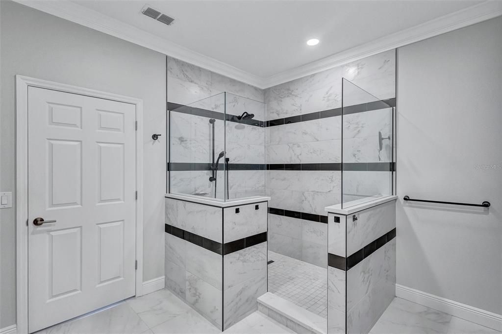 合同活跃: $575,000 (3 贝兹, 2 浴室, 2180 平方英尺)