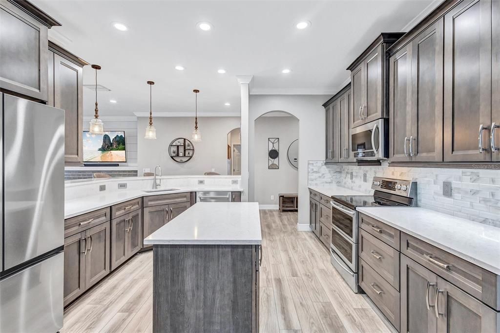 合同活跃: $575,000 (3 贝兹, 2 浴室, 2180 平方英尺)