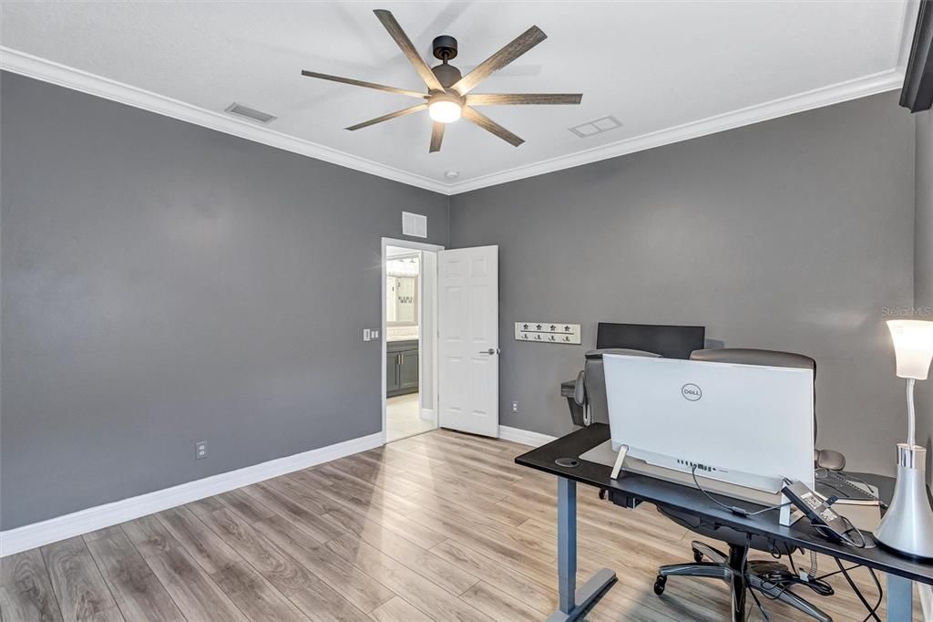 合同活跃: $575,000 (3 贝兹, 2 浴室, 2180 平方英尺)