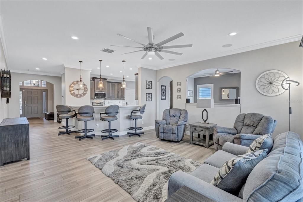 合同活跃: $575,000 (3 贝兹, 2 浴室, 2180 平方英尺)