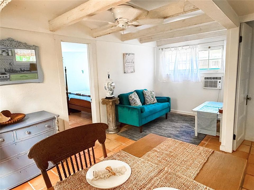 For Rent: $1,800 (1 beds, 1 baths, 352 Square Feet)