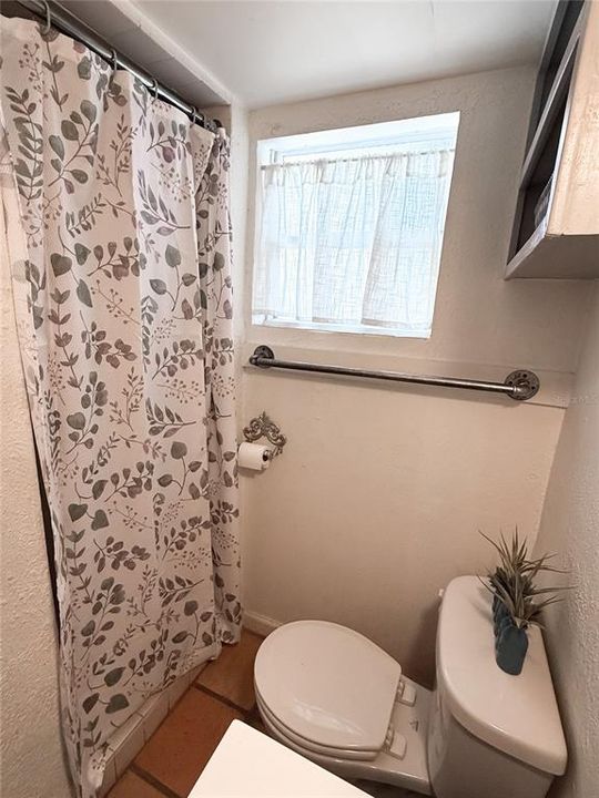 For Rent: $1,800 (1 beds, 1 baths, 352 Square Feet)