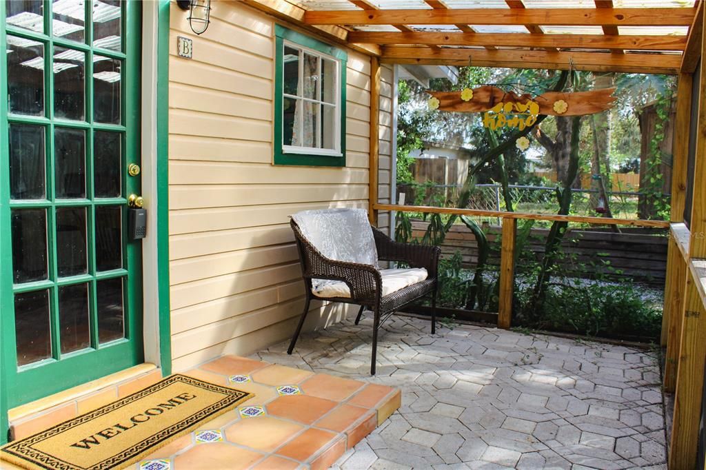 For Rent: $1,800 (1 beds, 1 baths, 352 Square Feet)