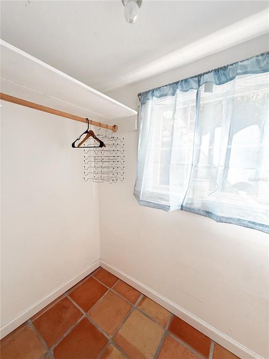 For Rent: $1,800 (1 beds, 1 baths, 352 Square Feet)