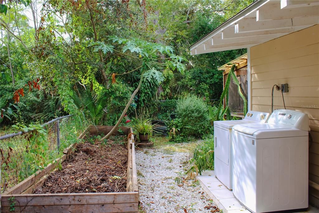 For Rent: $1,800 (1 beds, 1 baths, 352 Square Feet)