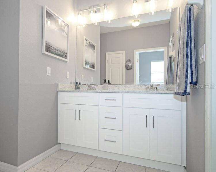 En Venta: $689,000 (5 camas, 3 baños, 2838 Pies cuadrados)