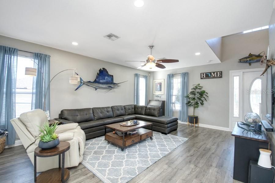 En Venta: $689,000 (5 camas, 3 baños, 2838 Pies cuadrados)