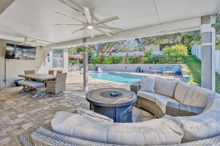 En Venta: $689,000 (5 camas, 3 baños, 2838 Pies cuadrados)