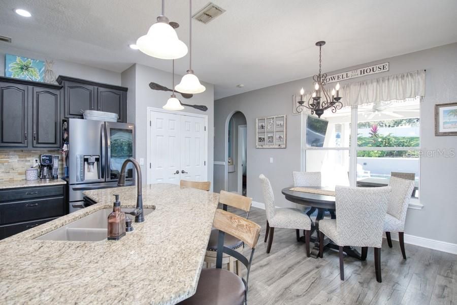 En Venta: $689,000 (5 camas, 3 baños, 2838 Pies cuadrados)