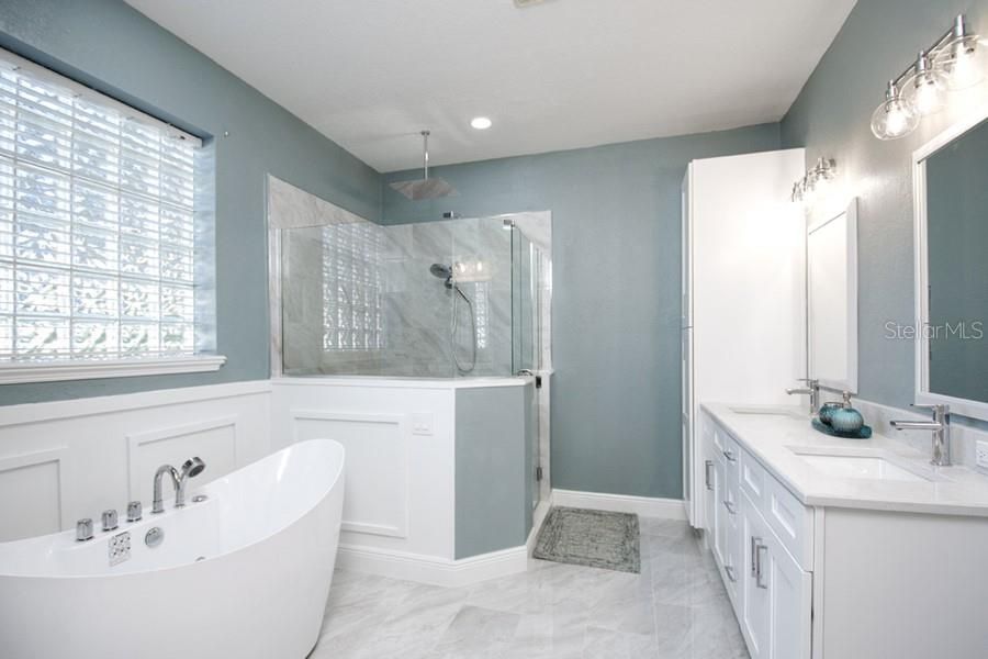 En Venta: $689,000 (5 camas, 3 baños, 2838 Pies cuadrados)