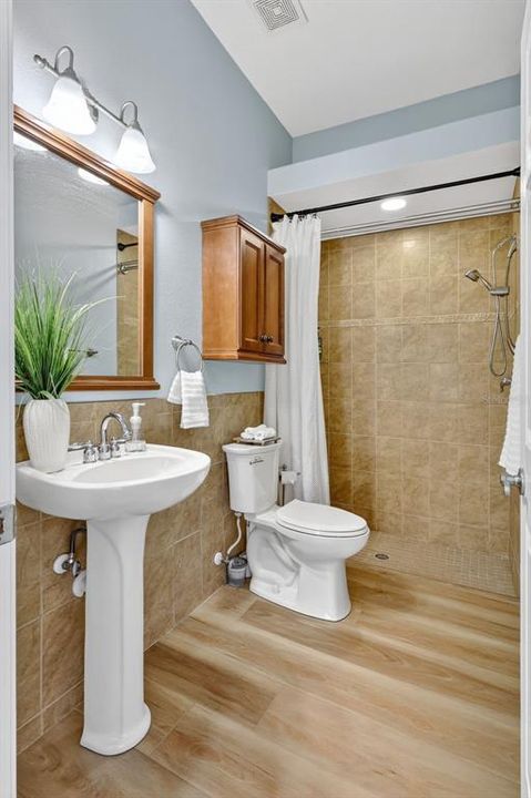 Active With Contract: $825,000 (4 beds, 3 baths, 3193 Square Feet)