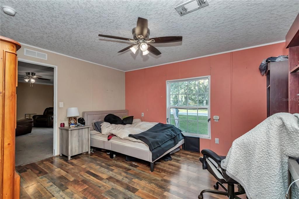 For Sale: $179,000 (4 beds, 2 baths, 1622 Square Feet)