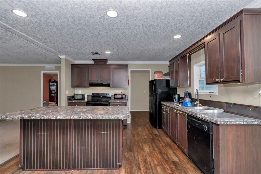 For Sale: $179,000 (4 beds, 2 baths, 1622 Square Feet)