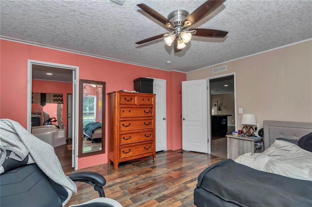 For Sale: $179,000 (4 beds, 2 baths, 1622 Square Feet)