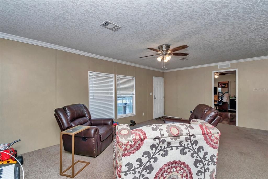 For Sale: $179,000 (4 beds, 2 baths, 1622 Square Feet)